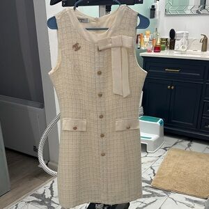 Chic Cream Sleeveless Dress with Bow tweed material